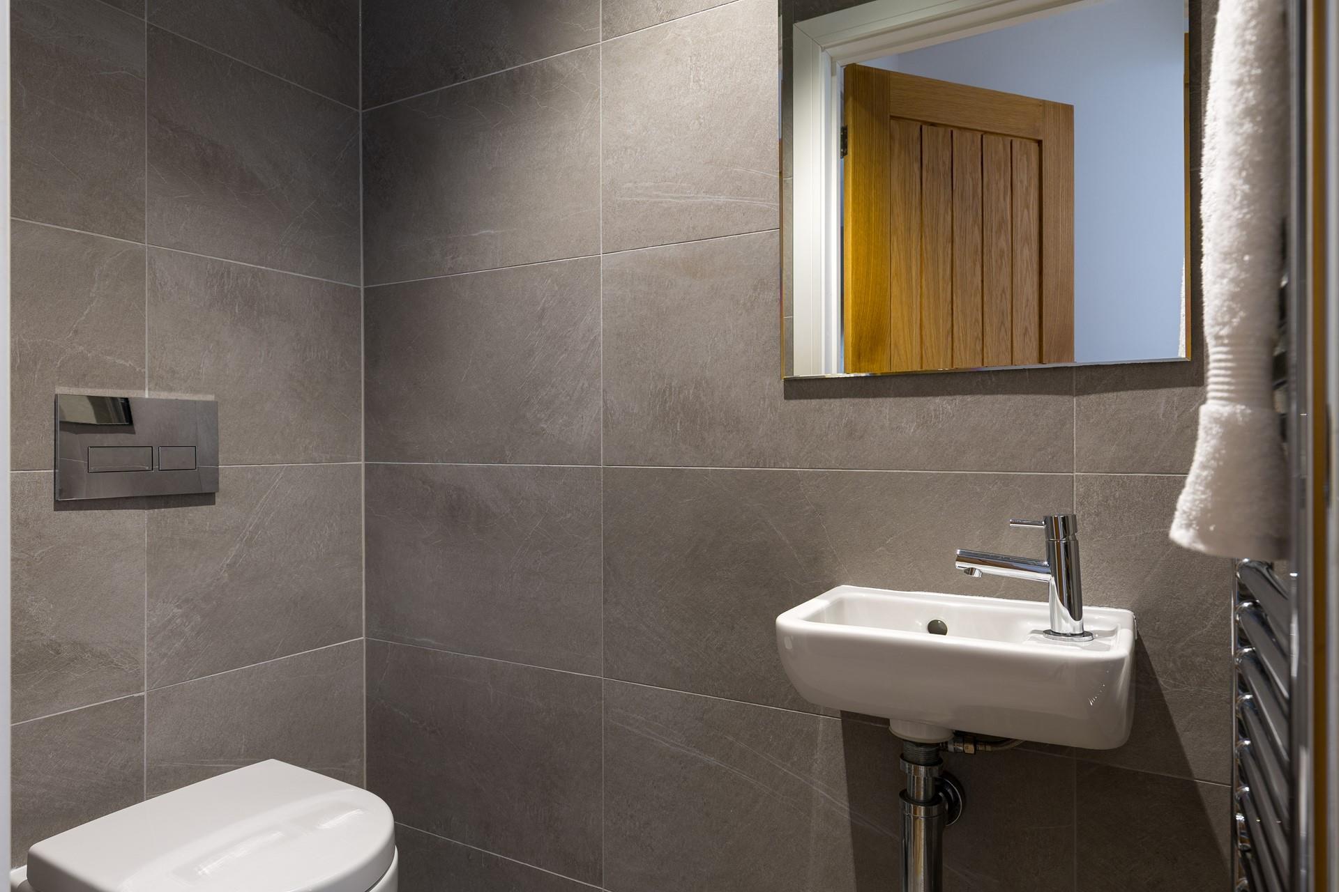 The twin room also has a handy en suite!