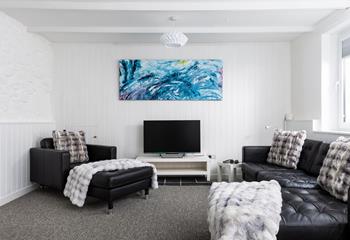Eye-catching artwork reflects the coastal location of Porthmerryn!