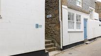 Porthmerryn is tucked away, just off the harbourside,  perfect for exploring St Ives!