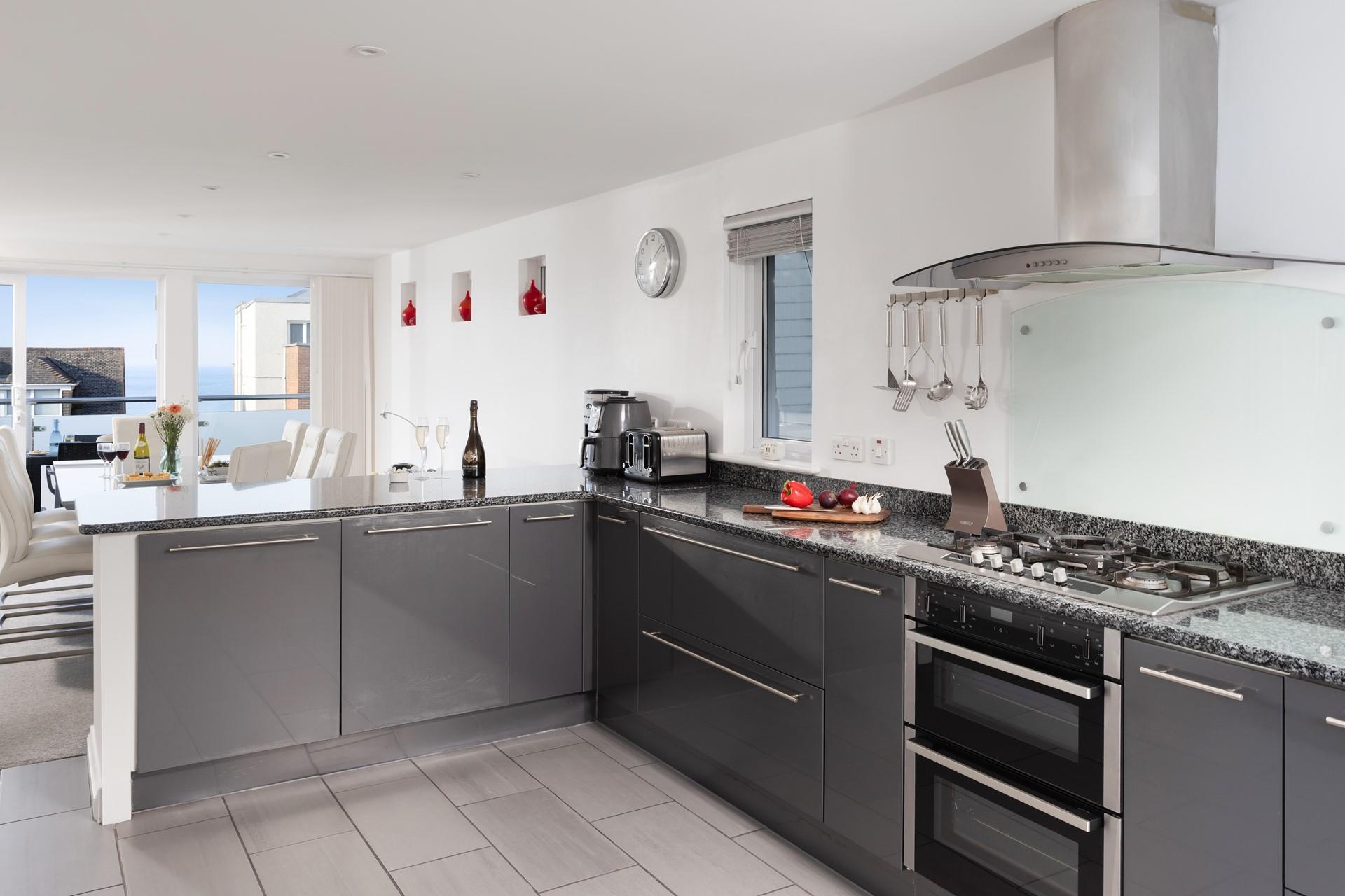 Watch the sun sparkle over the ocean as you whip up your favourite meal. 