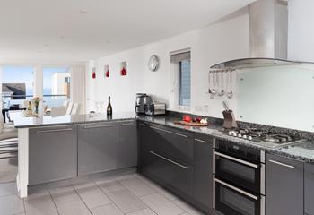 Watch the sun sparkle over the ocean as you whip up your favourite meal. 