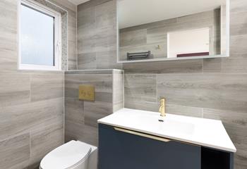 The modern ensuite is the perfect place to get ready for the day. 