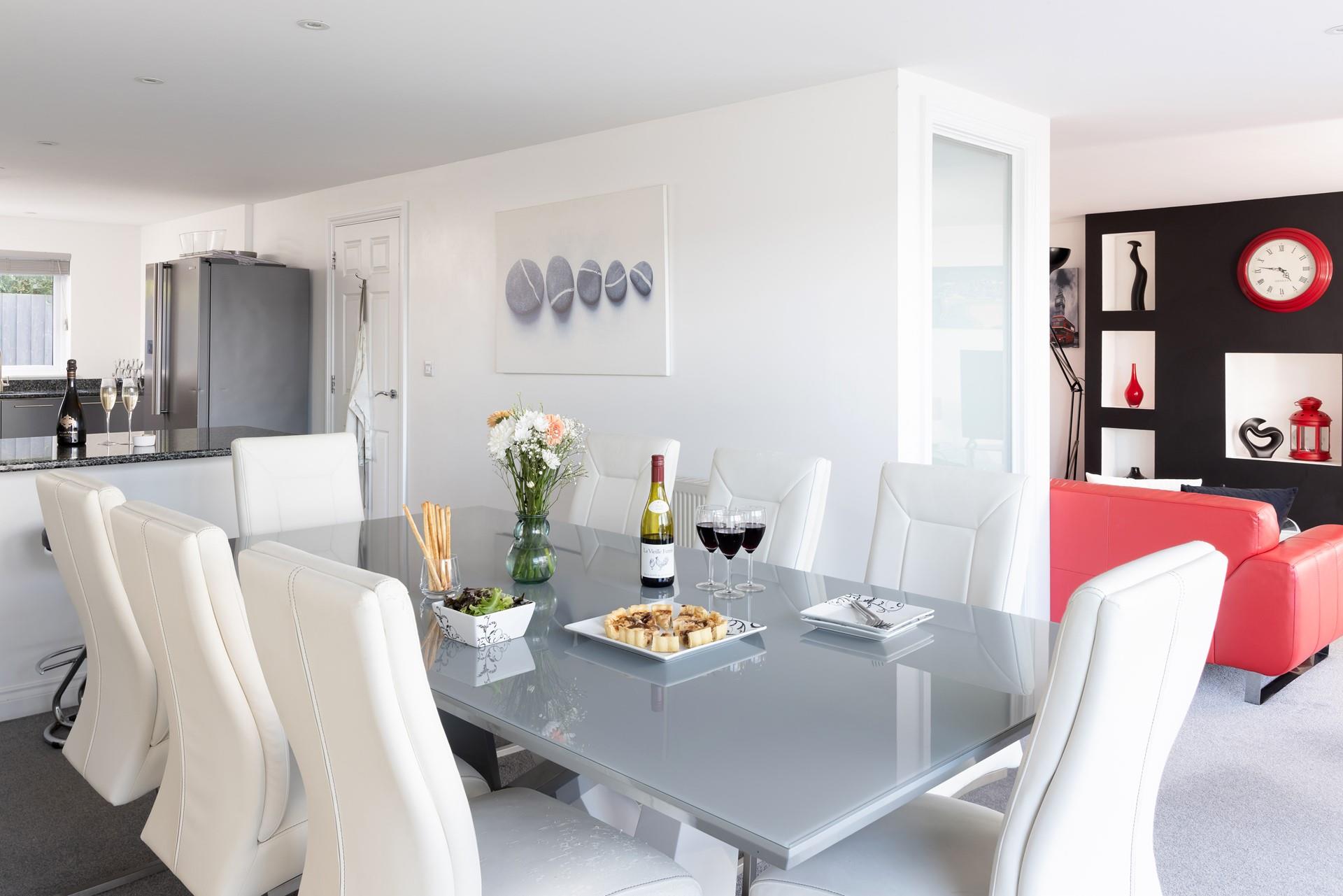 From lazy breakfasts to big family dinners, the open-plan living area has room for it all. 